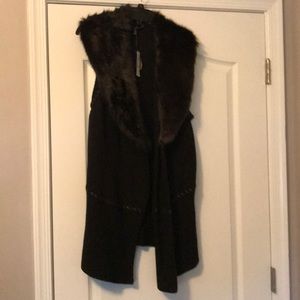Sweater vest with removable faux fur collar